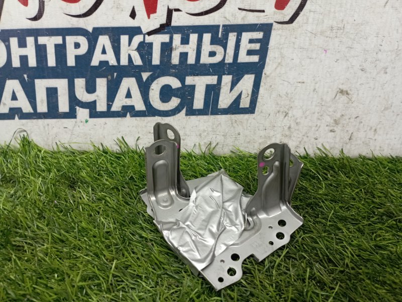 Крепление автомагнитолы TOYOTA PRIUS ZVW30 2ZR-FXE (б/у) Крепление автомагнитолы TOYOTA PRIUS ZVW30 2ZR-FXE (б/у)