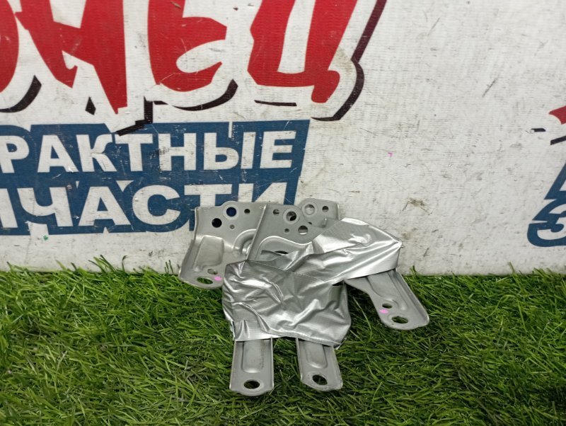 Крепление автомагнитолы TOYOTA PRIUS ZVW30 2ZR-FXE (б/у) Крепление автомагнитолы TOYOTA PRIUS ZVW30 2ZR-FXE (б/у)