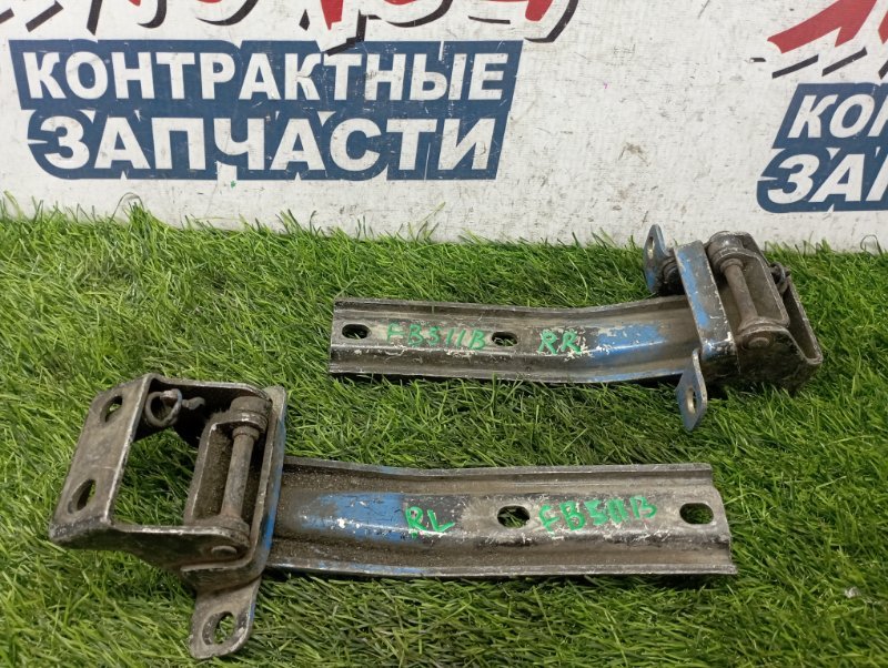 Петля двери MITSUBISHI CANTER FB511B 4M40 задняя (б/у) Петля двери MITSUBISHI CANTER FB511B 4M40 задняя (б/у)