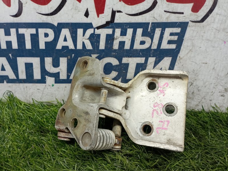 Петля двери NISSAN VANETTE SK82 F8 передняя левая (б/у)