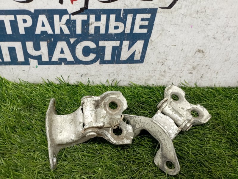 Петля двери DAIHATSU DELTA CB22G передняя правая (б/у)