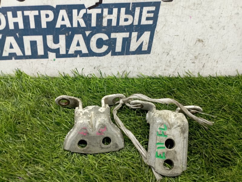 Петля двери NISSAN NOTE E11 HR15DE передняя левая (б/у) Петля двери NISSAN NOTE E11 HR15DE передняя левая (б/у)