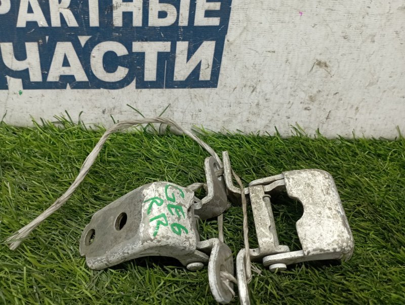 Петля двери HONDA FIT GE6 L13A задняя правая (б/у) Петля двери HONDA FIT GE6 L13A задняя правая (б/у)