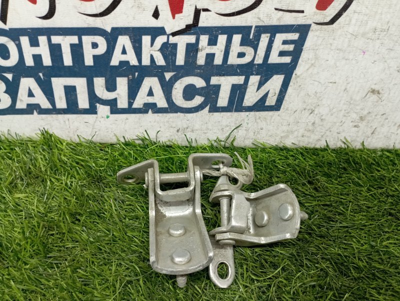 Петля двери TOYOTA RAV4 ACA21 1AZ-FSE задняя правая (б/у) Петля двери TOYOTA RAV4 ACA21 1AZ-FSE задняя правая (б/у)