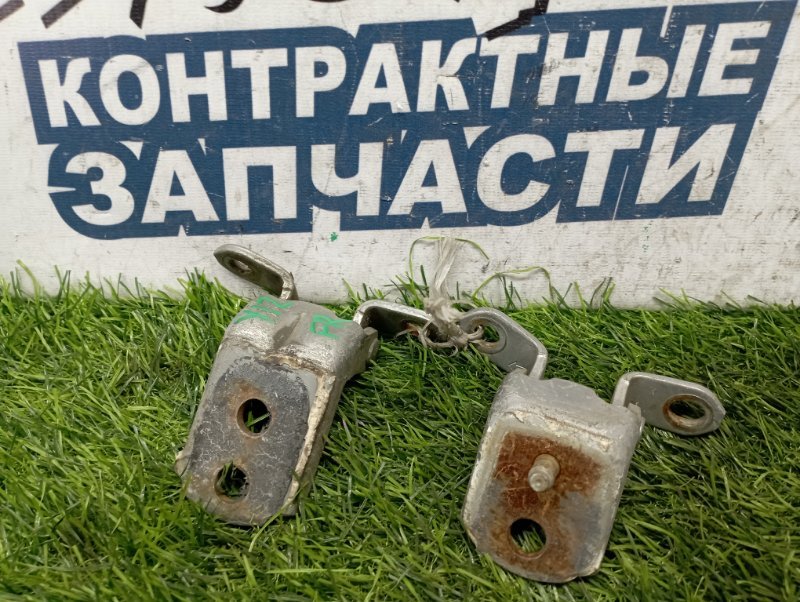Петля двери NISSAN WINGROAD Y12 HR15DE передняя правая (б/у) Петля двери NISSAN WINGROAD Y12 HR15DE передняя правая (б/у)