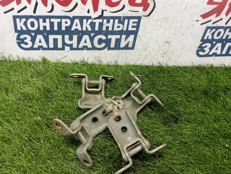 Петля двери NISSAN LIBERTY RM12 QR20DE передняя (б/у) Петля двери NISSAN LIBERTY RM12 QR20DE передняя (б/у)