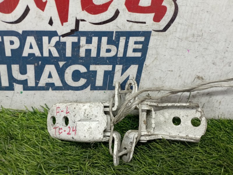 Петля двери NISSAN SERENA TC24 QR20DE передняя левая (б/у) Петля двери NISSAN SERENA TC24 QR20DE передняя левая (б/у)