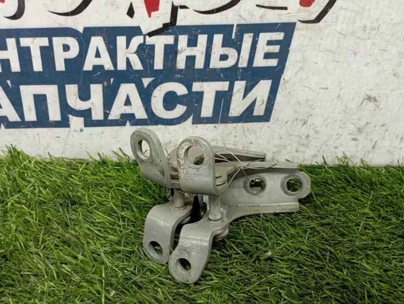 Петля двери HONDA FIT GD1 L13A передняя левая (б/у) Петля двери HONDA FIT GD1 L13A передняя левая (б/у)