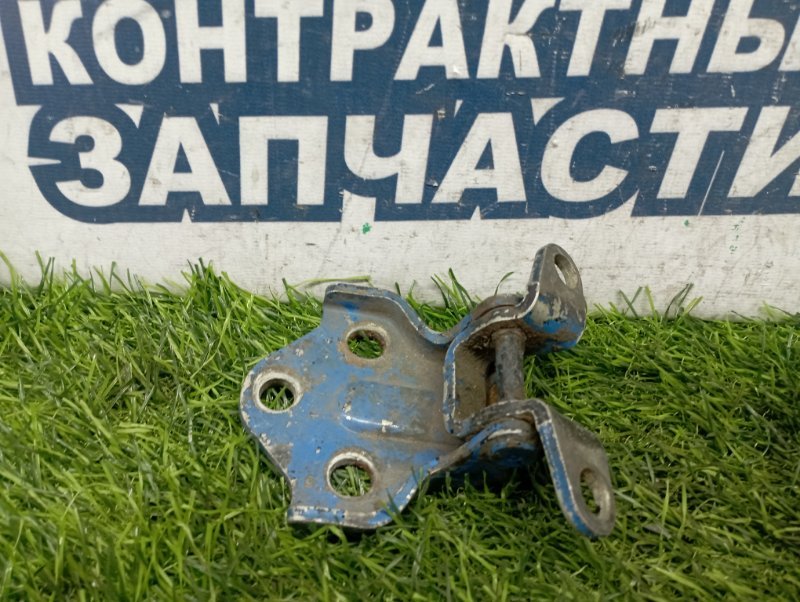 Петля двери MITSUBISHI CANTER FB511B 4M40 передняя левая (б/у) Петля двери MITSUBISHI CANTER FB511B 4M40 передняя левая (б/у)