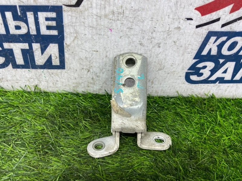 Петля двери TOYOTA CAMRY SV40 4S-FE передняя левая (б/у) Петля двери TOYOTA CAMRY SV40 4S-FE передняя левая (б/у)