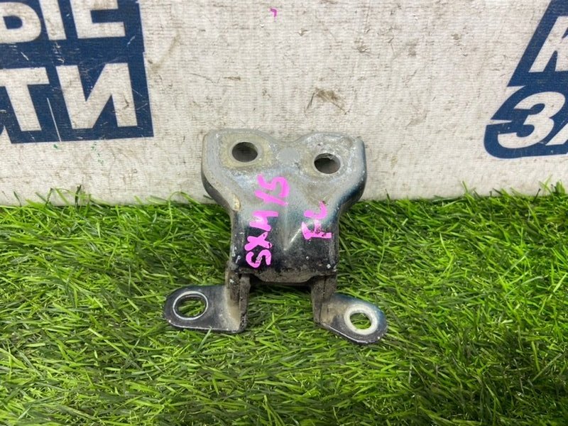 Петля двери TOYOTA IPSUM SXM15 3S-FE передняя левая (б/у) Петля двери TOYOTA IPSUM SXM15 3S-FE передняя левая (б/у)