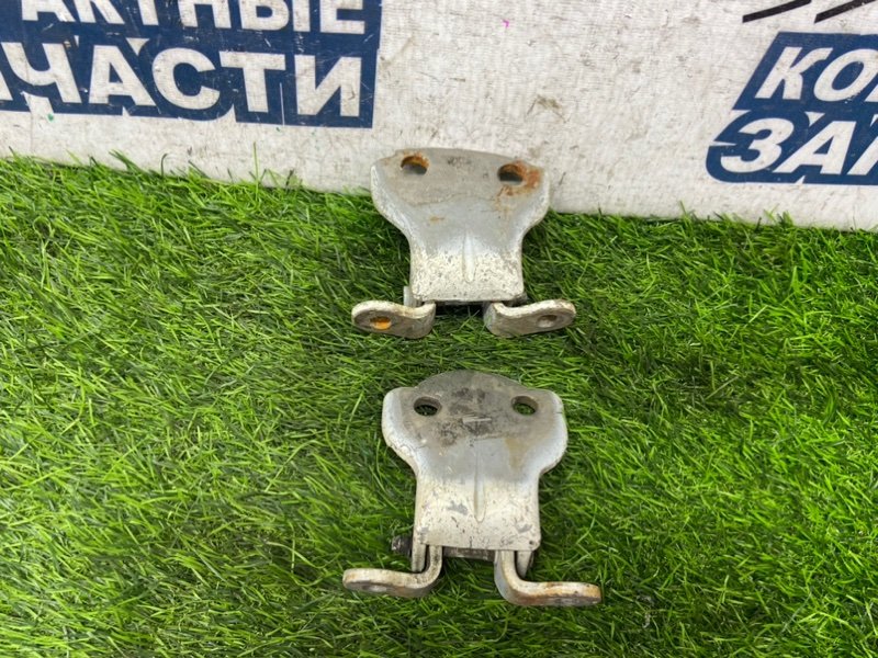 Петля двери HONDA PARTNER EY7 D15B задняя правая (б/у) Петля двери HONDA PARTNER EY7 D15B задняя правая (б/у)