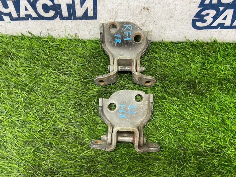 Петля двери HONDA STEPWGN RF1 B20B передняя правая (б/у) Петля двери HONDA STEPWGN RF1 B20B передняя правая (б/у)