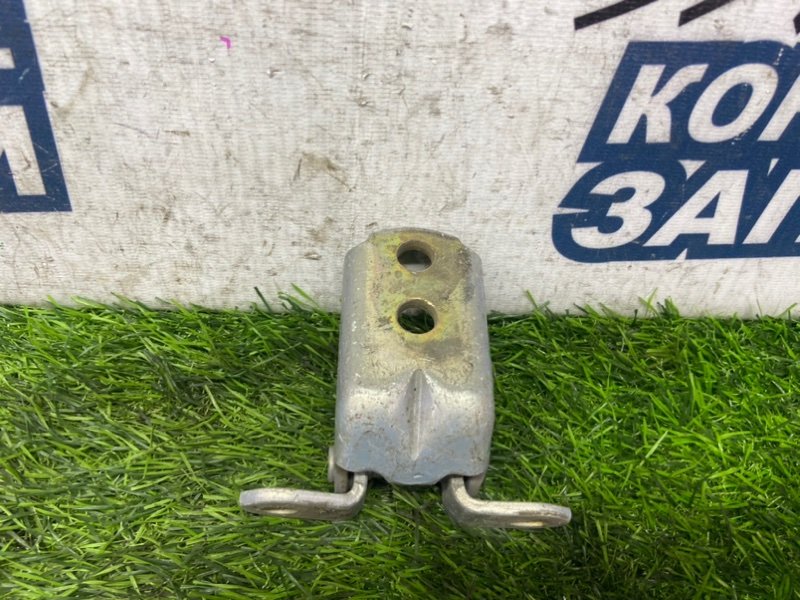 Петля двери NISSAN AVENIR PW11 SR20DE задняя правая (б/у)