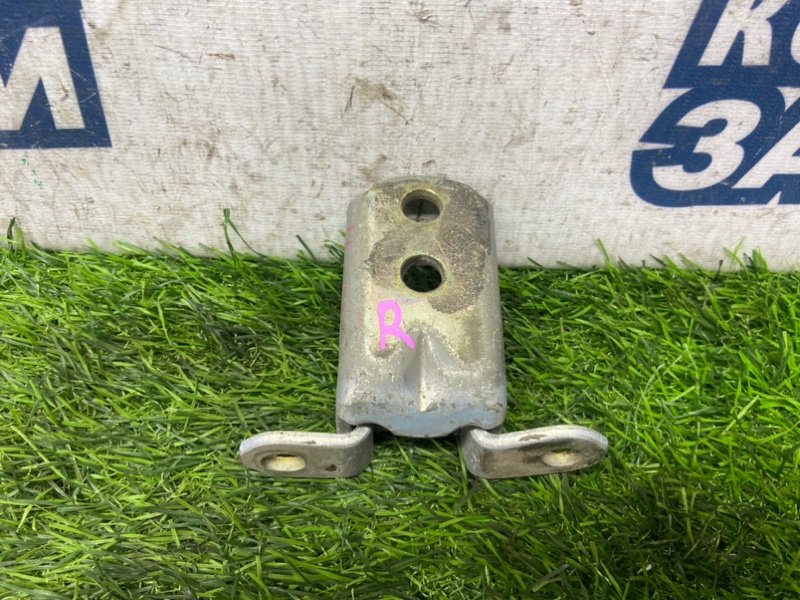 Петля двери NISSAN PRIMERA HP11 SR20DE передняя правая (б/у)