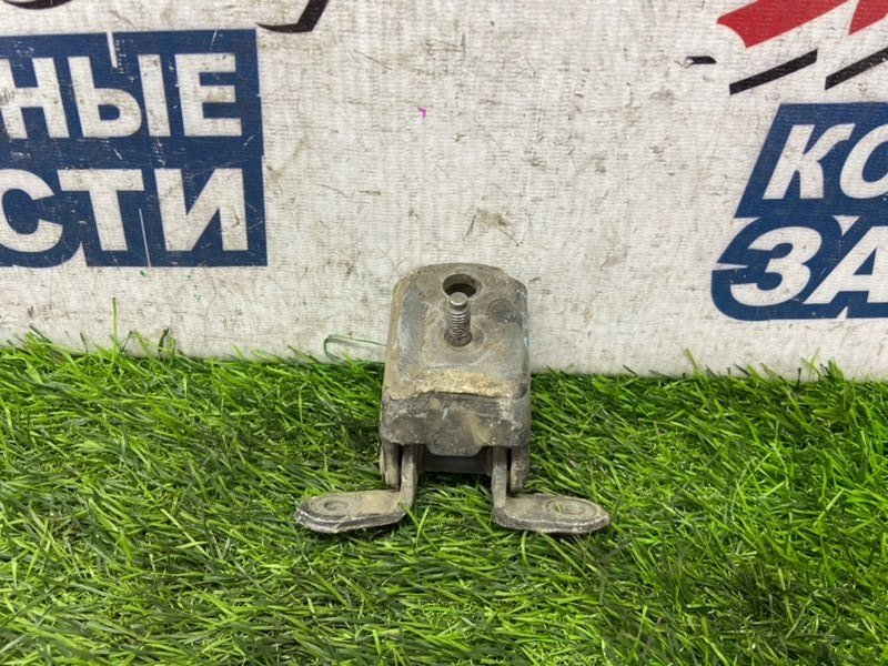 Петля двери NISSAN TERRANO PR50 TD27ETI задняя левая (б/у)