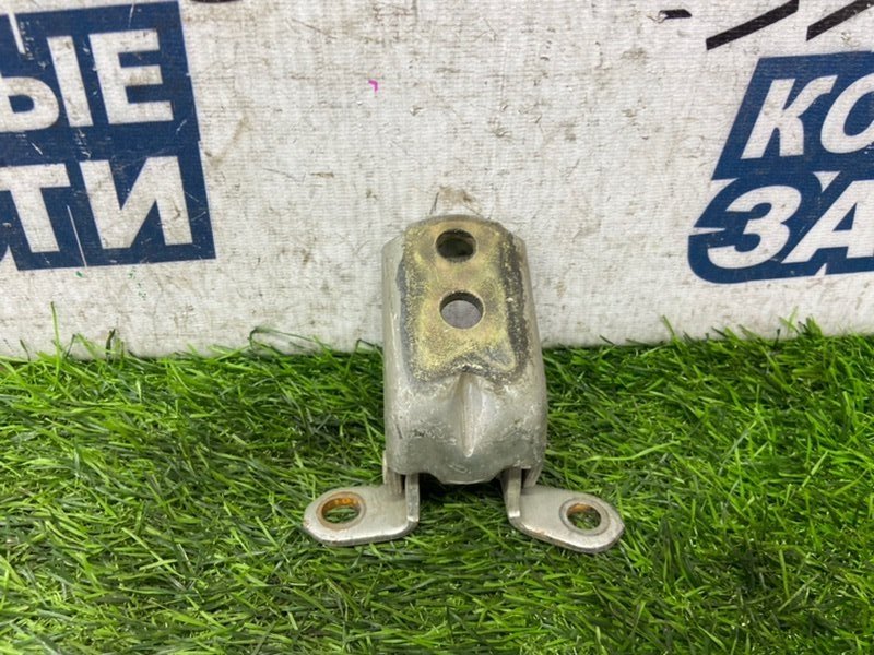 Петля двери NISSAN WINGROAD JY12 MR18DE передняя правая (б/у)