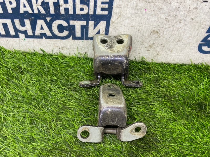 Петля двери HONDA FIT GE8 L15A передняя правая (б/у) Петля двери HONDA FIT GE8 L15A передняя правая (б/у)