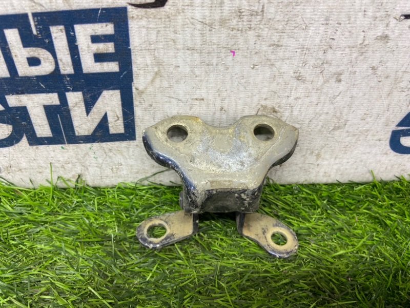 Петля двери TOYOTA WISH ZGE20 2ZR-FAE передняя правая (б/у) Петля двери TOYOTA WISH ZGE20 2ZR-FAE передняя правая (б/у)
