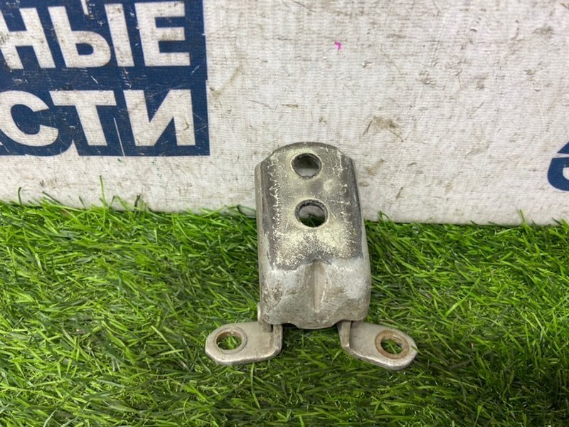 Петля двери NISSAN NV200 VM20 HR16DE передняя правая (б/у)