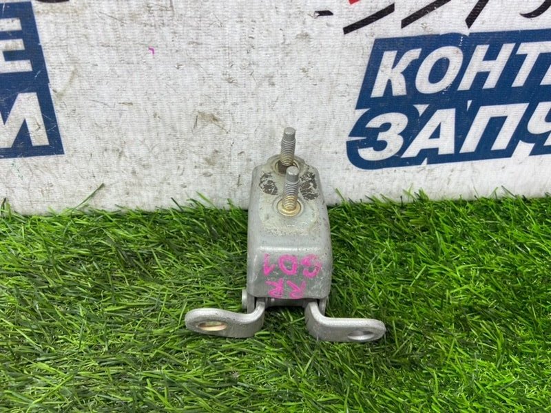 Петля двери HONDA FIT GD1 L13A задняя правая (б/у) Петля двери HONDA FIT GD1 L13A задняя правая (б/у)