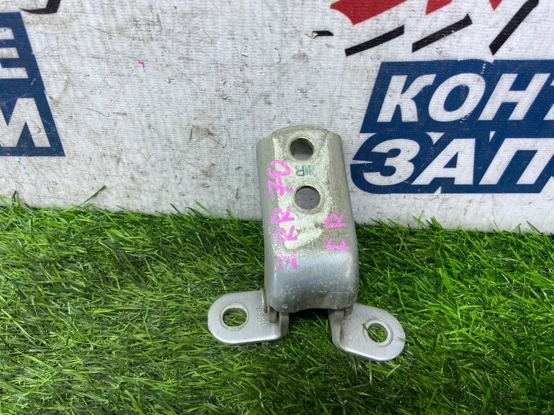 Петля двери TOYOTA NOAH ZRR70 3ZR-FAE передняя правая (б/у) Петля двери TOYOTA NOAH ZRR70 3ZR-FAE передняя правая (б/у)