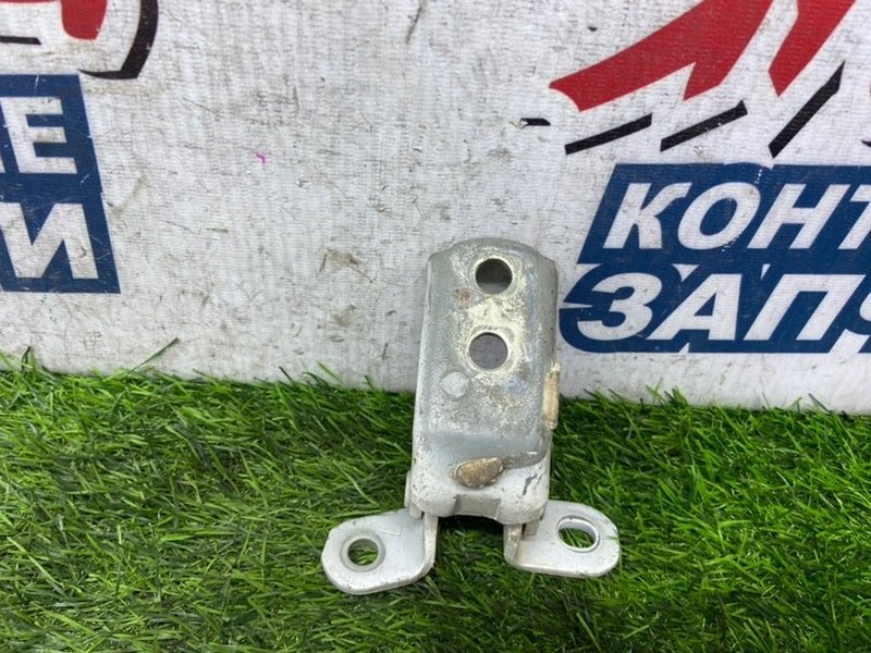 Петля двери TOYOTA MARK II JZX115 1JZ-GE передняя правая (б/у) Петля двери TOYOTA MARK II JZX115 1JZ-GE передняя правая (б/у)