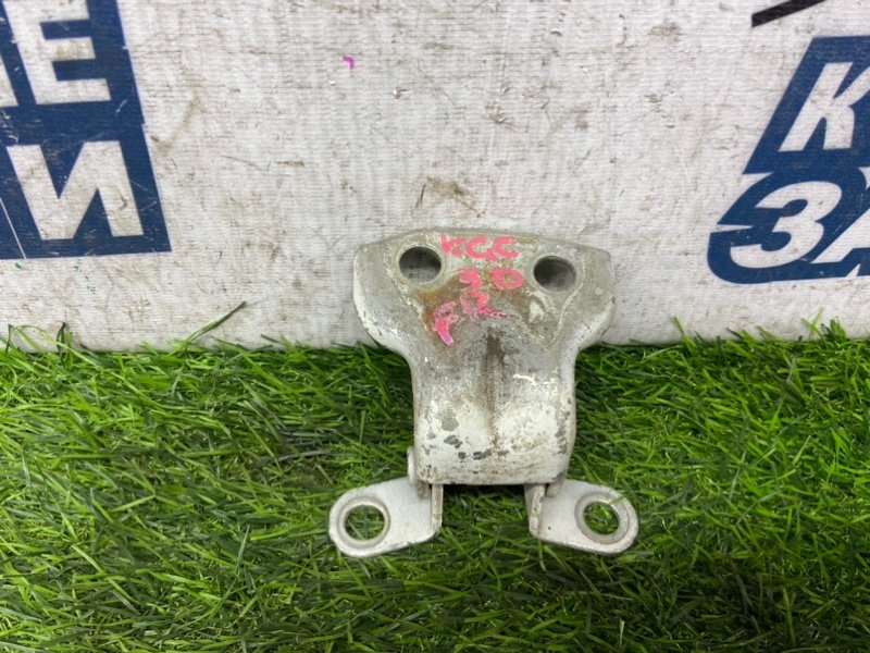 Петля двери TOYOTA PASSO KGC30 1KR-FE передняя правая (б/у) Петля двери TOYOTA PASSO KGC30 1KR-FE передняя правая (б/у)