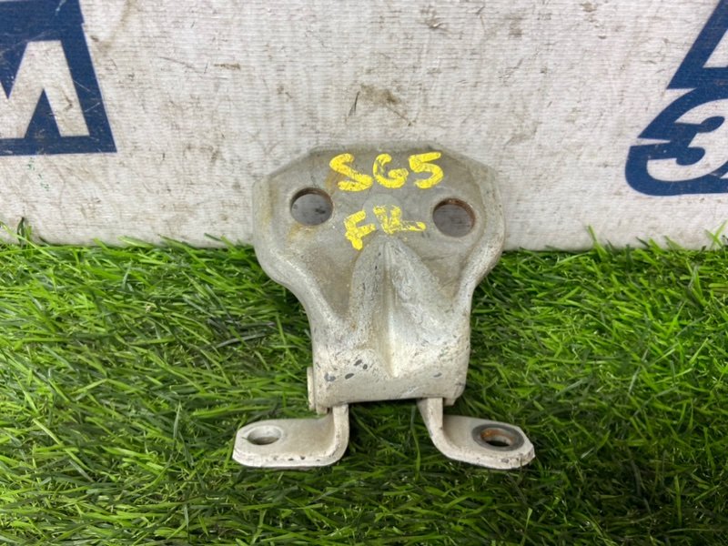 Петля двери SUBARU FORESTER SG5 EJ20 передняя правая (б/у)