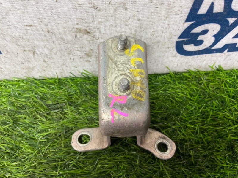 Петля двери TOYOTA VITZ SCP10 1SZ-FE задняя левая (б/у) Петля двери TOYOTA VITZ SCP10 1SZ-FE задняя левая (б/у)