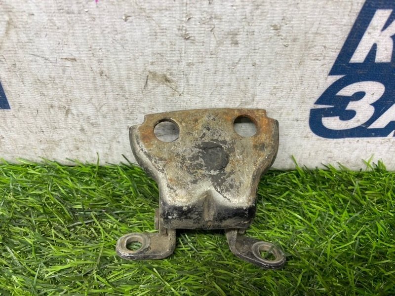 Петля двери HONDA LOGO GA3 D13B передняя правая (б/у) Петля двери HONDA LOGO GA3 D13B передняя правая (б/у)