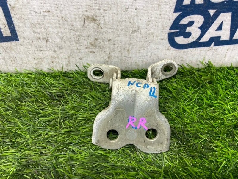 Петля двери TOYOTA PLATZ NCP12 1NZ-FE передняя правая (б/у) Петля двери TOYOTA PLATZ NCP12 1NZ-FE передняя правая (б/у)