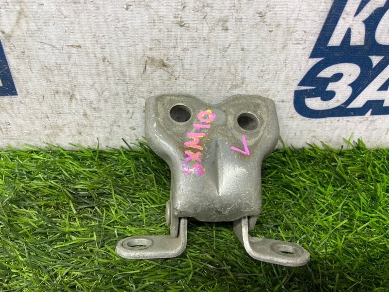 Петля двери TOYOTA IPSUM SXM10 3S-FE передняя левая (б/у) Петля двери TOYOTA IPSUM SXM10 3S-FE передняя левая (б/у)