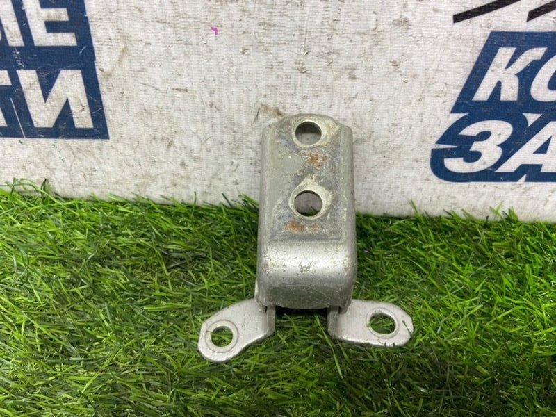 Петля двери TOYOTA ALLION AZT240 1AZ-FSE передняя правая (б/у) Петля двери TOYOTA ALLION AZT240 1AZ-FSE передняя правая (б/у)