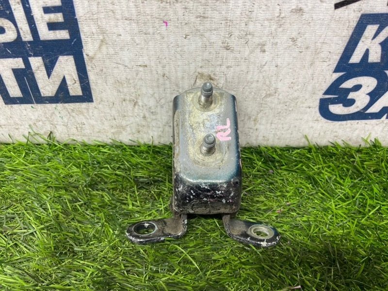 Петля двери TOYOTA IPSUM SXM15 3S-FE задняя левая (б/у) Петля двери TOYOTA IPSUM SXM15 3S-FE задняя левая (б/у)