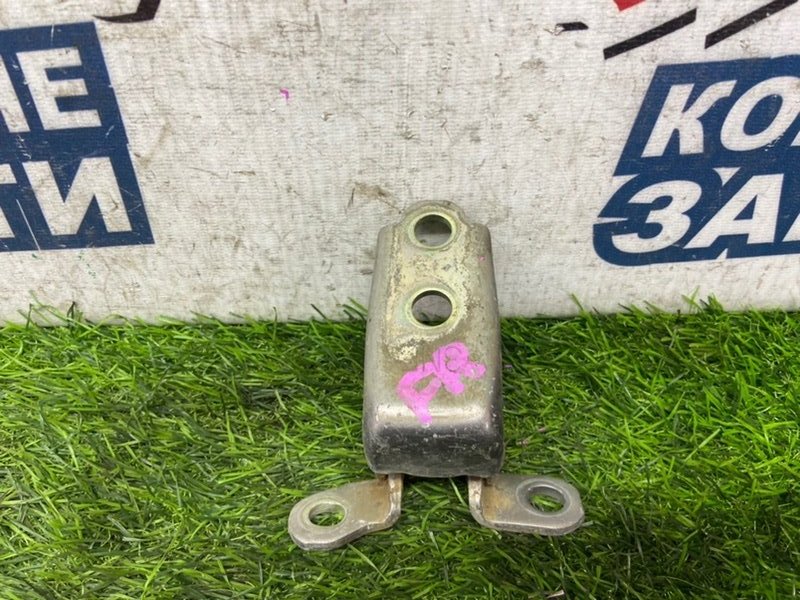 Петля двери HONDA ODYSSEY RA6 F23A передняя правая (б/у) Петля двери HONDA ODYSSEY RA6 F23A передняя правая (б/у)