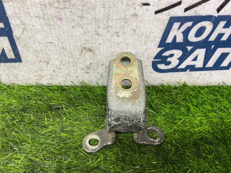 Петля двери HONDA ODYSSEY RA6 F23A передняя правая (б/у) Петля двери HONDA ODYSSEY RA6 F23A передняя правая (б/у)