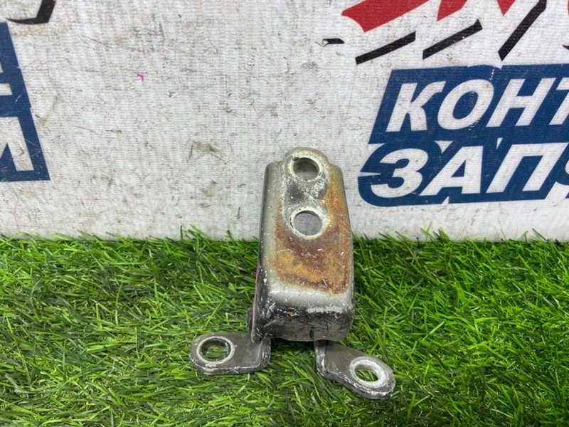 Петля двери HONDA MOBILIO GB1 L15A передняя левая (б/у) Петля двери HONDA MOBILIO GB1 L15A передняя левая (б/у)