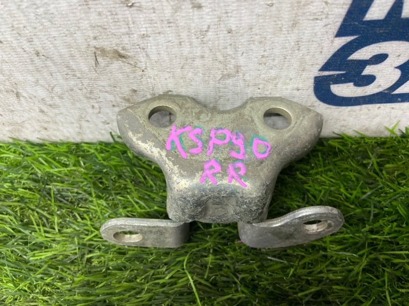 Петля двери TOYOTA VITZ KSP90 1KR-FE задняя правая (б/у) Петля двери TOYOTA VITZ KSP90 1KR-FE задняя правая (б/у)