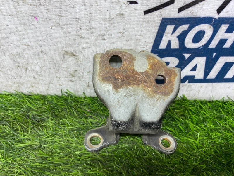 Петля двери HONDA HR-V GH3 D16A передняя правая (б/у) Петля двери HONDA HR-V GH3 D16A передняя правая (б/у)