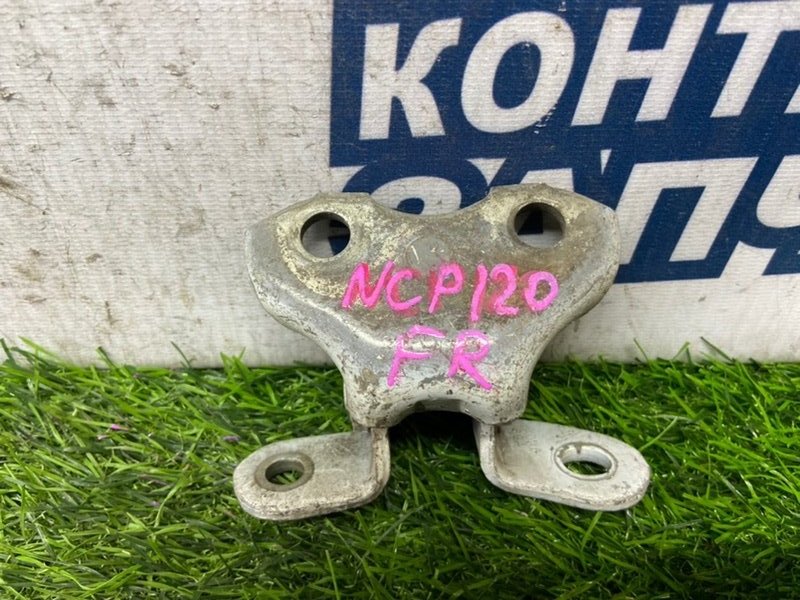 Петля двери TOYOTA RACTIS NCP120 1NR-FE передняя правая (б/у) Петля двери TOYOTA RACTIS NCP120 1NR-FE передняя правая (б/у)
