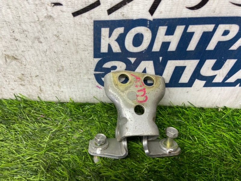 Петля двери MITSUBISHI AIRTREK CU2W 4G63 задняя правая (б/у)