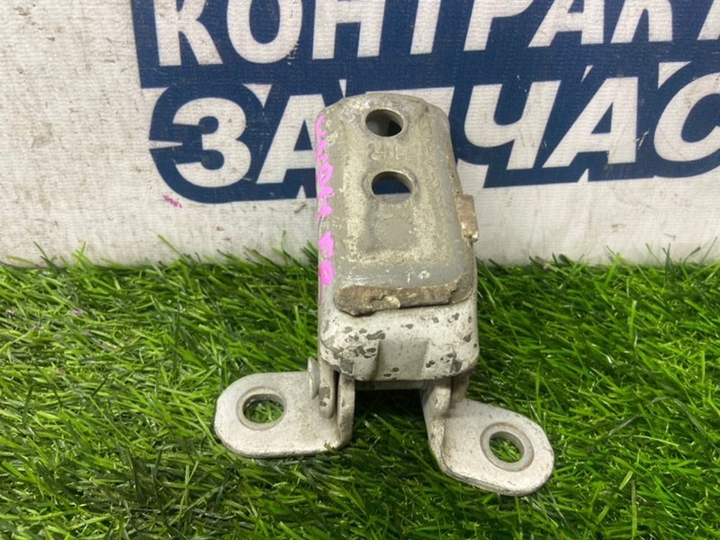 Петля двери TOYOTA PORTE NNP11 1NZ-FE передняя правая (б/у) Петля двери TOYOTA PORTE NNP11 1NZ-FE передняя правая (б/у)