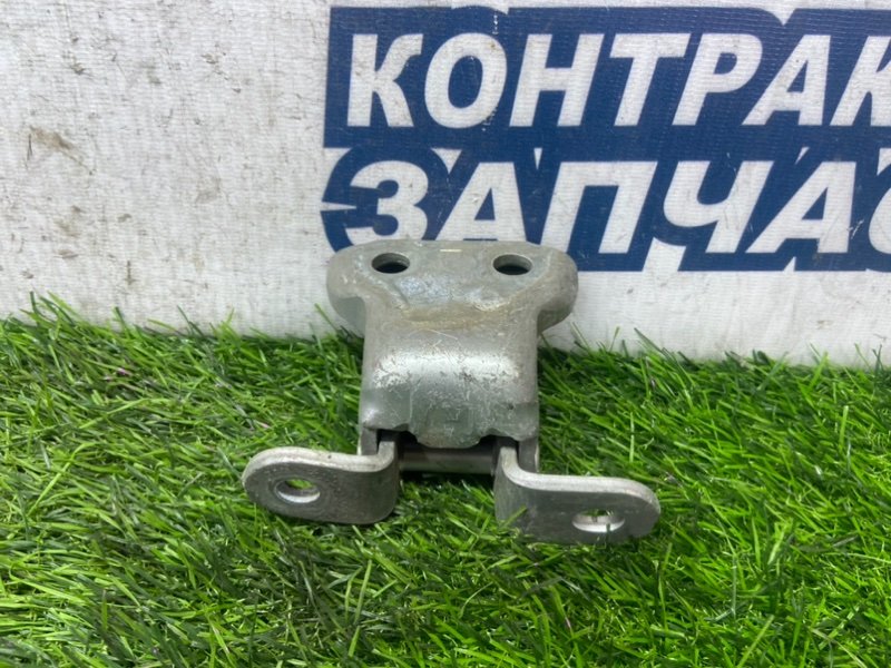 Петля двери TOYOTA VITZ KSP90 1KR-FE передняя правая (б/у) Петля двери TOYOTA VITZ KSP90 1KR-FE передняя правая (б/у)