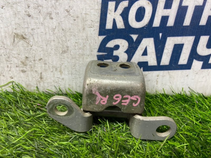 Петля двери HONDA FIT GE6 L13A задняя левая (б/у) Петля двери HONDA FIT GE6 L13A задняя левая (б/у)