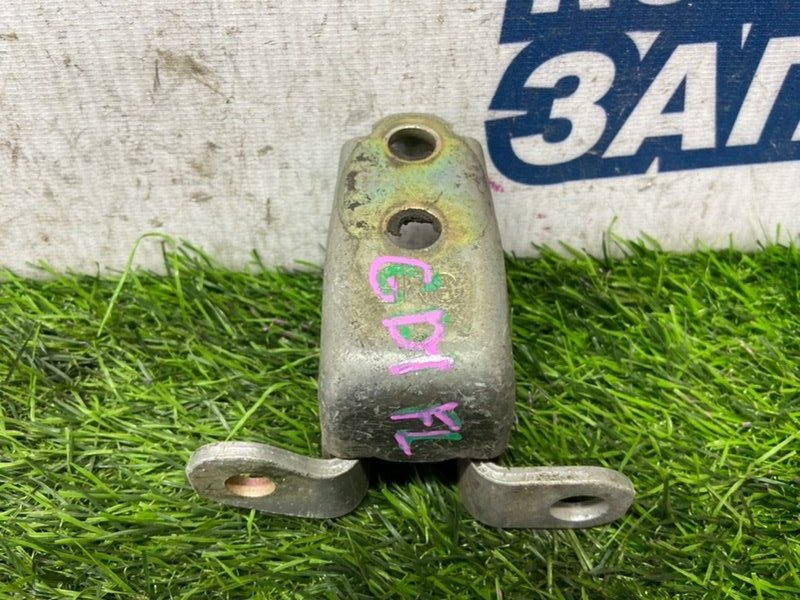 Петля двери HONDA FIT GD1 L13A передняя левая (б/у) Петля двери HONDA FIT GD1 L13A передняя левая (б/у)