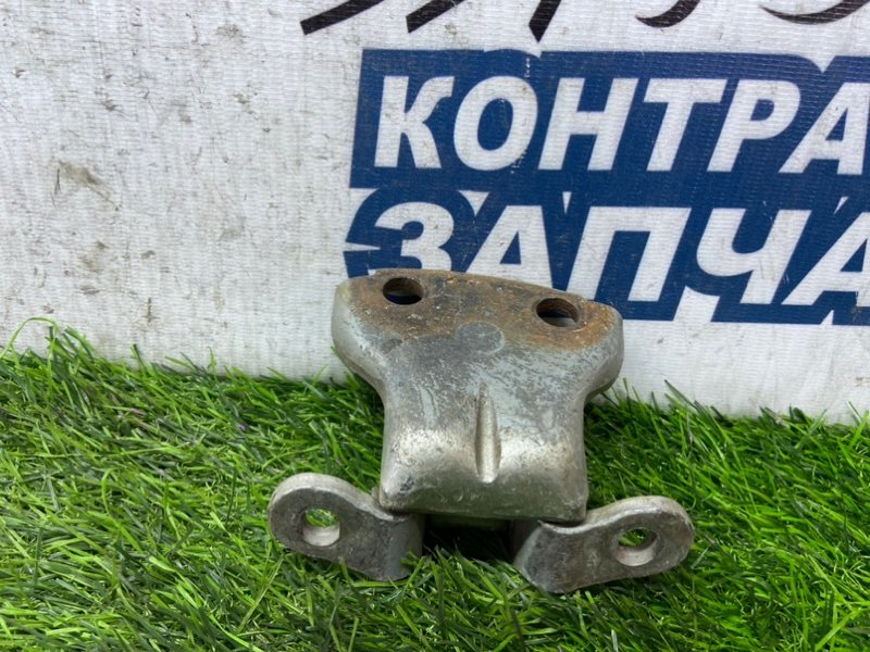 Петля двери HONDA CR-V RD1 B20B задняя правая (б/у) Петля двери HONDA CR-V RD1 B20B задняя правая (б/у)