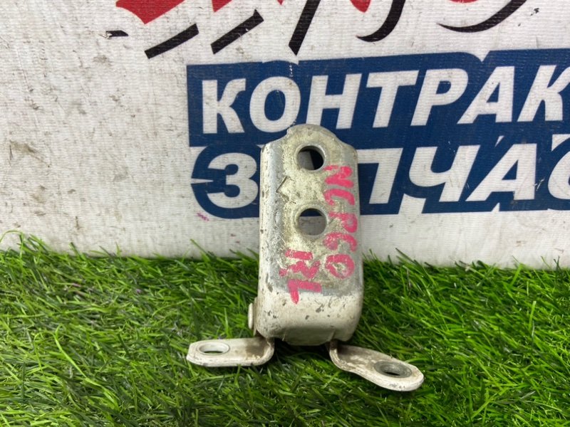 Петля двери TOYOTA IST NCP60 2NZ-FE задняя левая (б/у) Петля двери TOYOTA IST NCP60 2NZ-FE задняя левая (б/у)