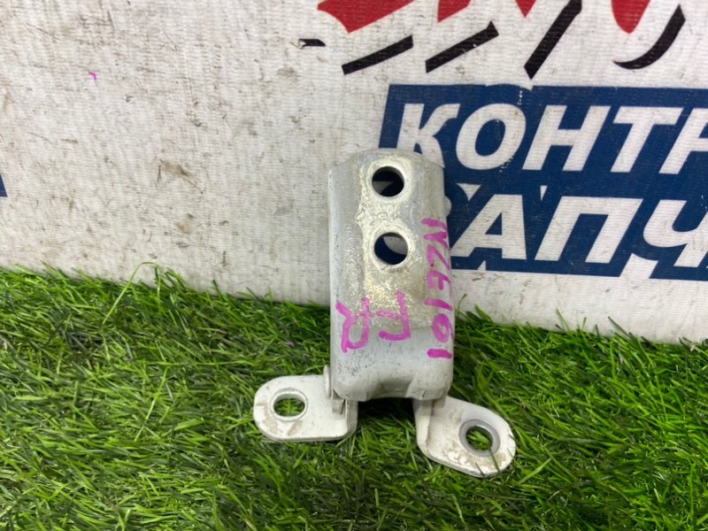 Петля двери TOYOTA COROLLA FIELDER NZE161 1NZ-FE передняя правая (б/у) Петля двери TOYOTA COROLLA FIELDER NZE161 1NZ-FE передняя правая (б/у)