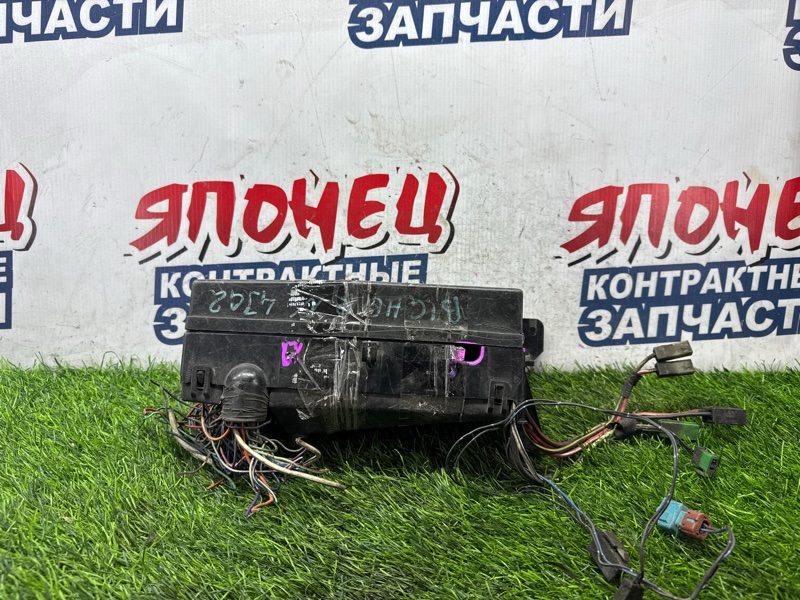 Блок предохранителей под капот ISUZU BIGHORN UBS69 4JG2 (б/у)